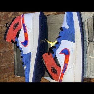 Air Jordan 1 mids Size 6.5Y